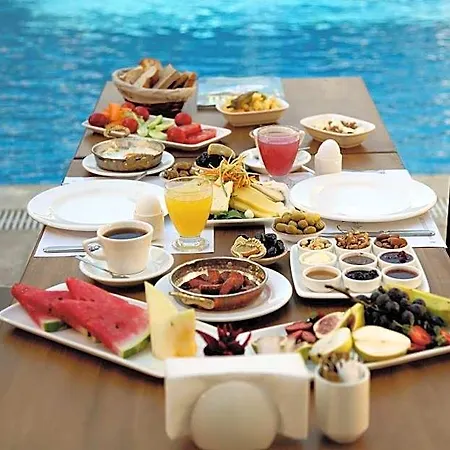 Hotel Five Diamonds Cesme